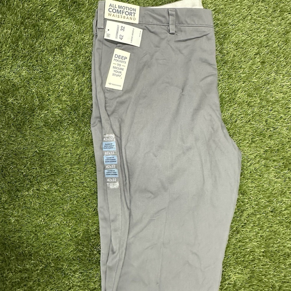 NEW Men's Dockers Signature Khaki‎ Slim Fit w Stretch Comfort Waist Gray 42x32